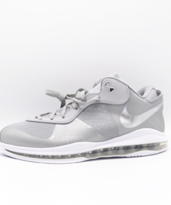 Nike: Lebron 8 V/2 Low - 456849-002 - https://sneakerzz.digi-nomads.nl