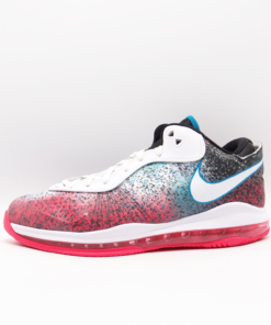 Nike: Lebron 8 V/2 Low - 456849-101 - https://sneakerzz.digi-nomads.nl